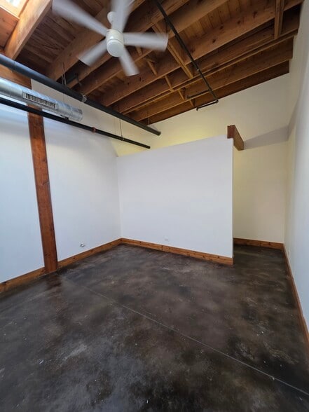 Building Photo - 280 Hutchins Ct