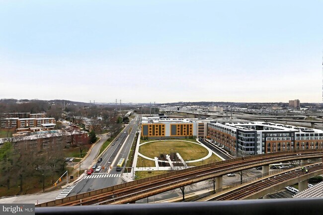 Building Photo - 2451 Midtown Ave