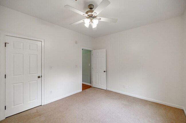 Building Photo - 350 Wood Lake Dr