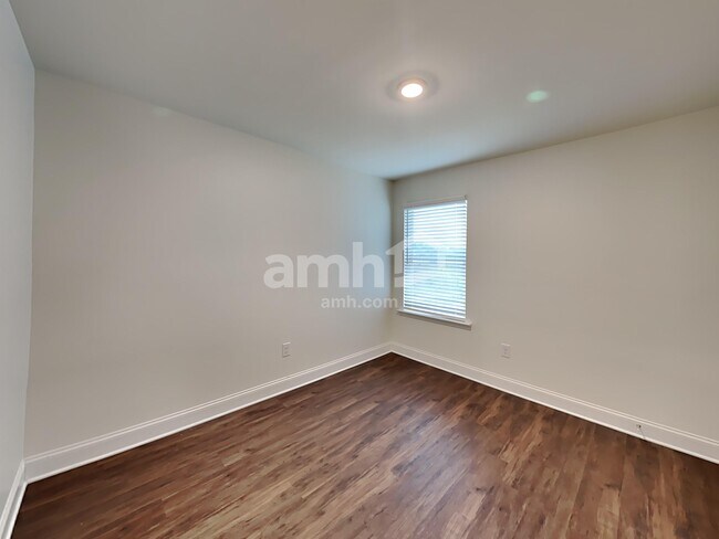 Building Photo - 572 Smt Vw Ln