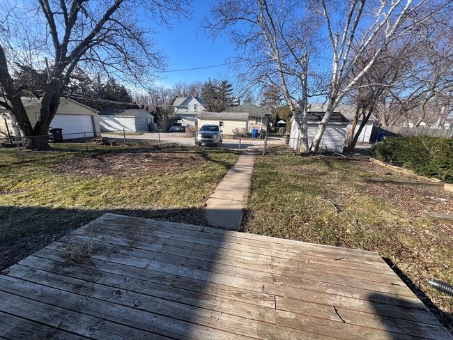 Building Photo - !3 Bedroom in Moline Ready August 1st!