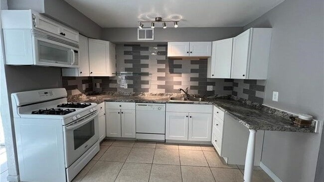 Building Photo - 3911 Torsby Pl