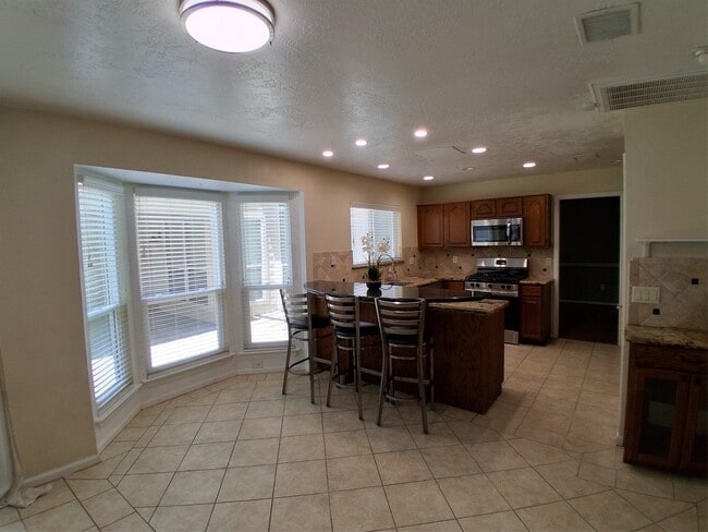 Building Photo - 17010 Poplar Hill St