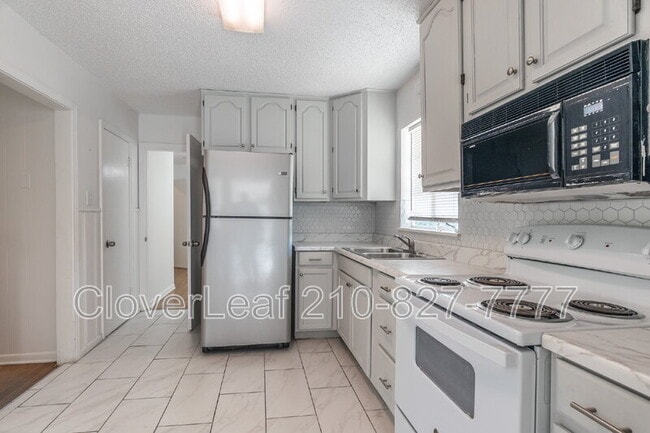 Building Photo - 206 Williamsburg Pl