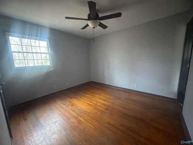 Building Photo - 9527 Hemlock Dr SE