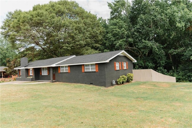 Building Photo - 6914 N Baggett Rd