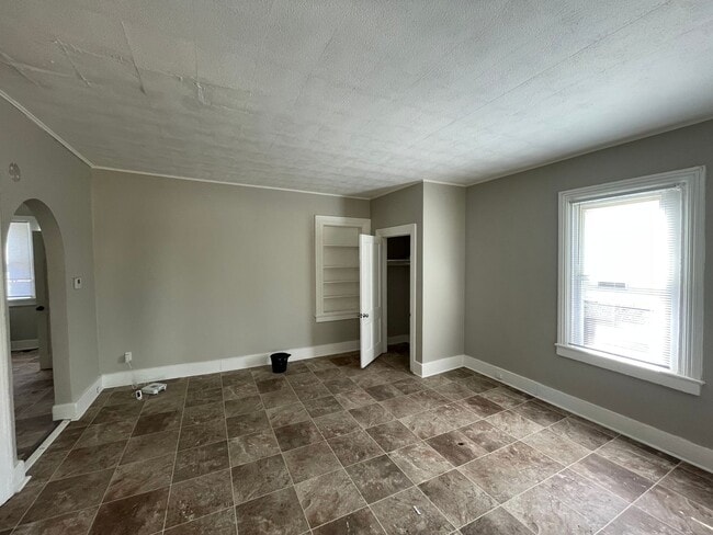 Building Photo - Newly Remodeled 3-Bedroom House