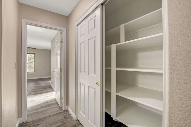 Building Photo - TWO STORY CUL-DE-SAC HOME, 3 BEDROOM 2.5 BATH HOME