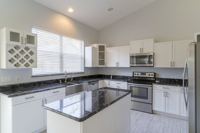 Building Photo - Beautiful 4/2 home Located on a tree lined street in the gate of country club community of the Hu...