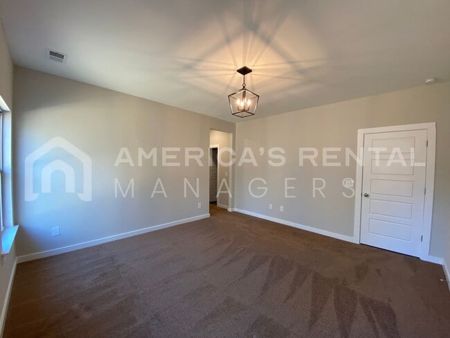 Building Photo - 308 Lakewood Ln