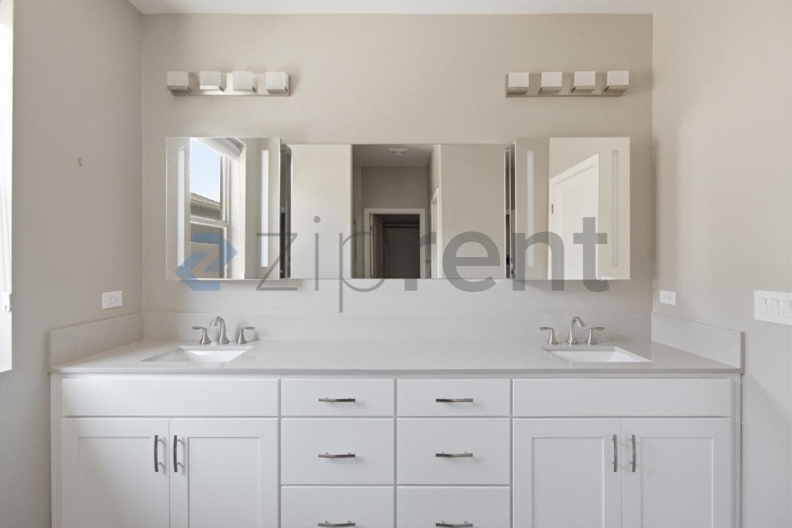 Building Photo - Unit