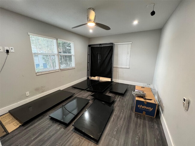 Building Photo - 1410 NE 56th Ct