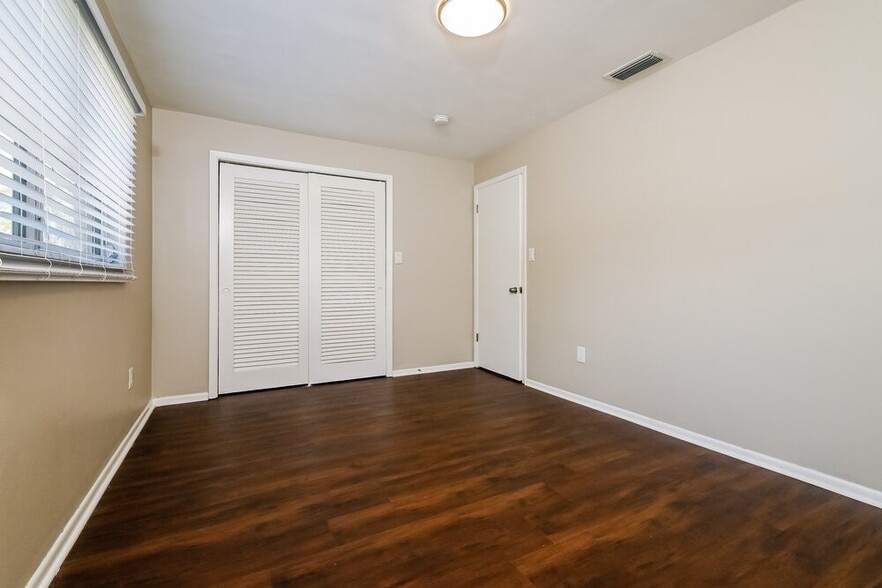 Building Photo - 712 Canterbury Rd