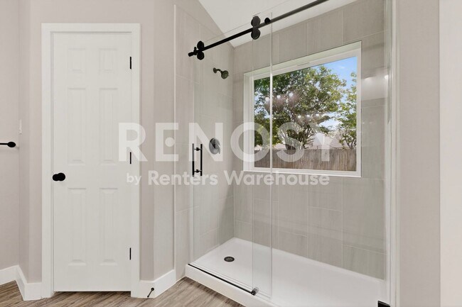 Building Photo - Complete Refreshed Move In Ready in Rowlett