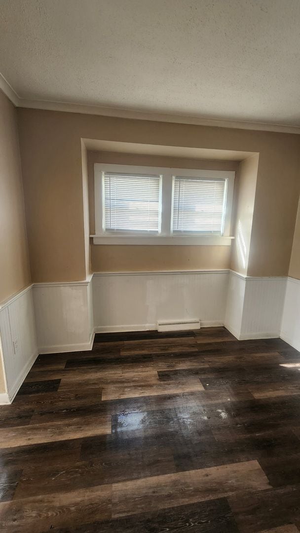 Building Photo - 2 Bed 1 Bath