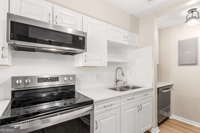 Building Photo - 510 E Ponce de Leon Ave