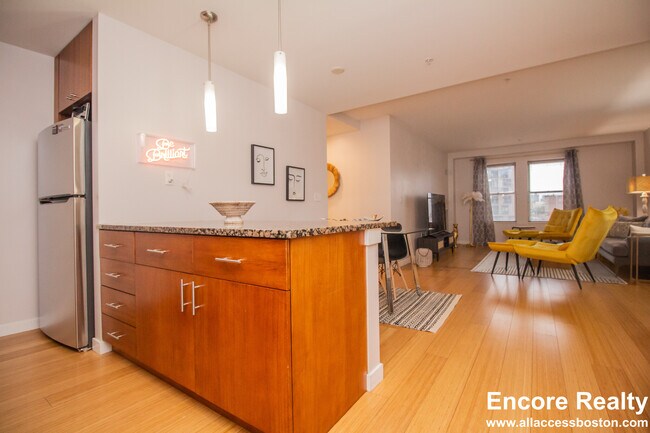 Building Photo - 16 Miner St