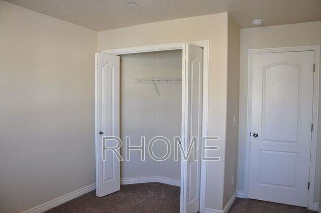 Building Photo - 1705 Westbury Way