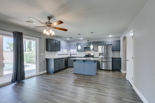 Building Photo - BEAUTIFUL POOL HOME W/RV