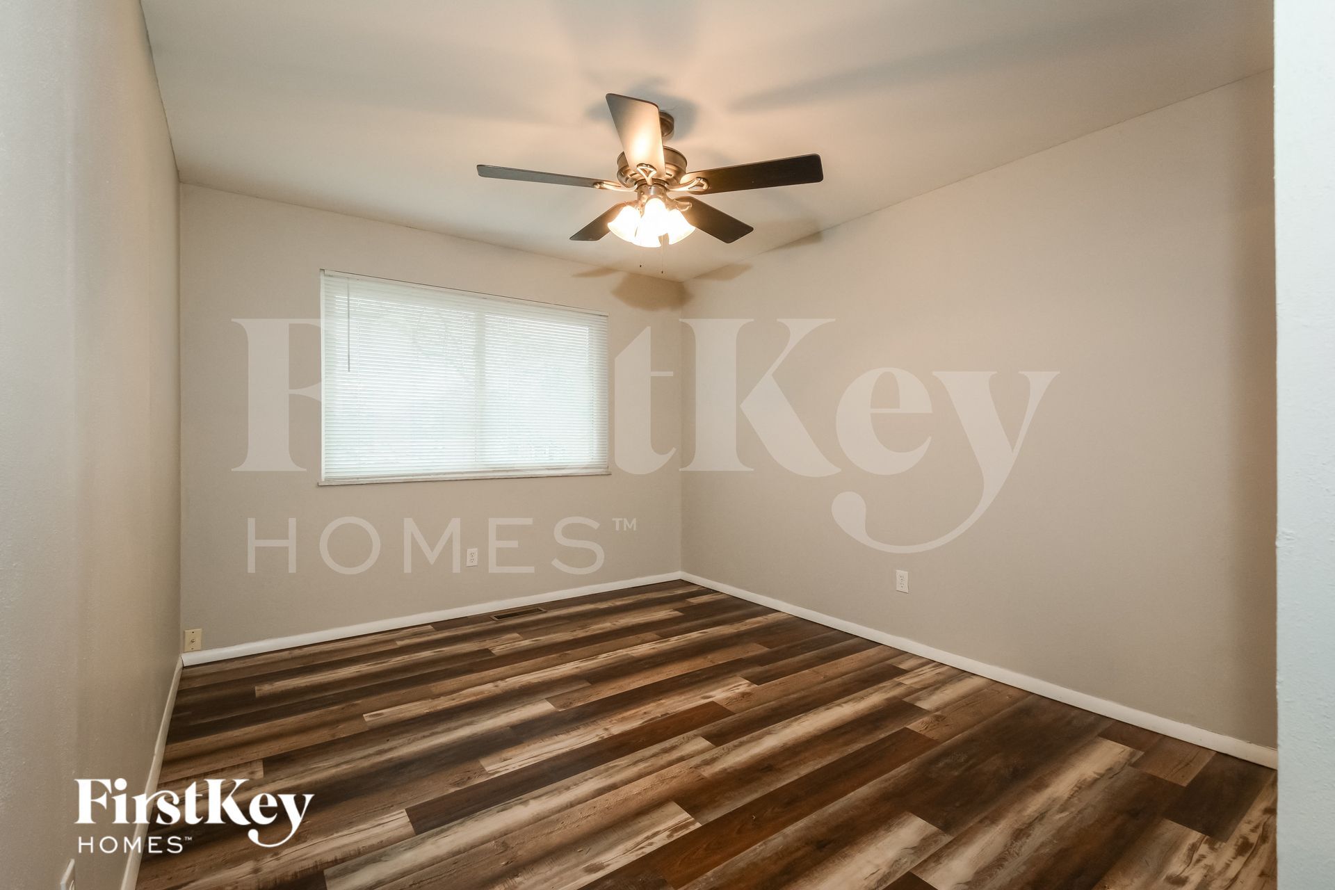 Building Photo - 846 Vlg Mdw Dr