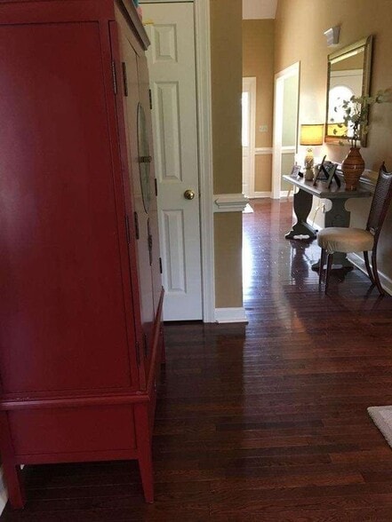 Family room - 62 Sommersby Dr