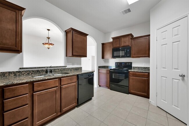 Building Photo - 30719 W Lost Creek Blvd
