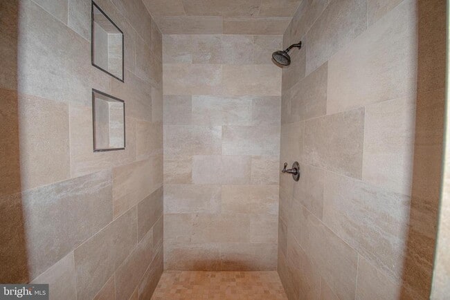 Building Photo - 7918 Bloomfield Rd