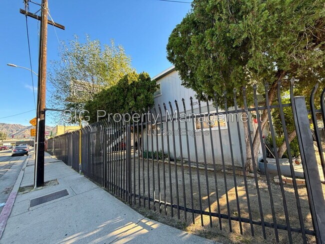 Building Photo - 13226 Maclay St