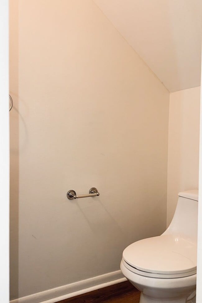 Building Photo - Spacious Two Bedroom Townhome