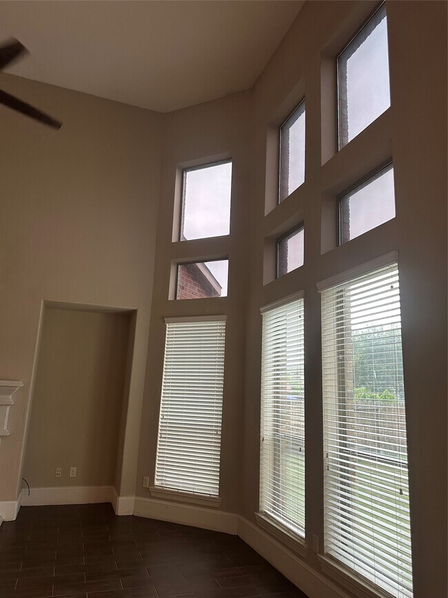 Building Photo - 13915 Sawmill Run Ln