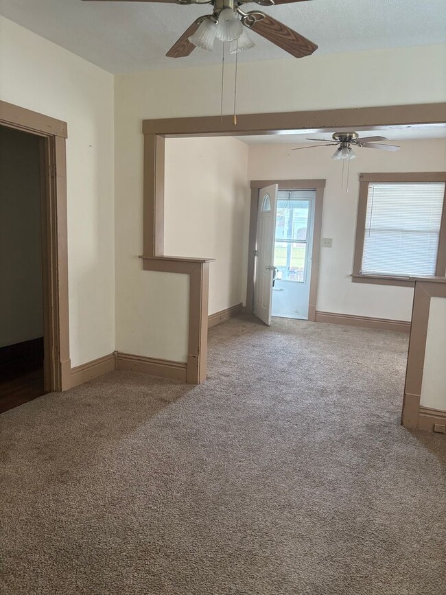 Building Photo - 3 Bedroom Home