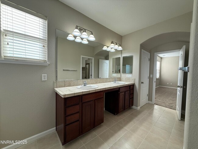 Building Photo - 435 Stradella Ct