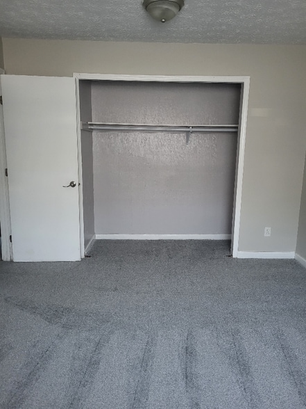 Building Photo - 1101 W Maple St