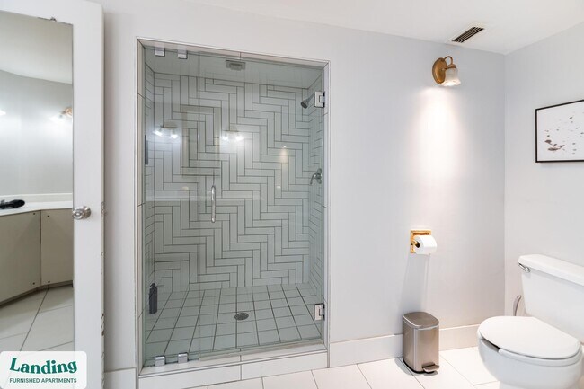 Building Photo - 1362 Passenger St