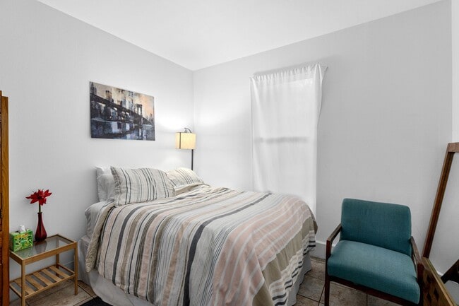 Building Photo - 215 Beauregard St