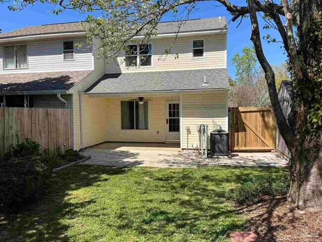 Building Photo - 1348 Redwood Ln