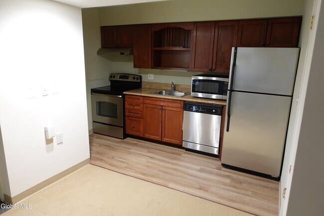 Building Photo - 7 Residence Inn Dr