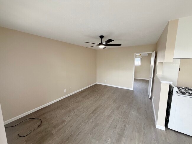 Building Photo - 414 N San Gabriel Ave