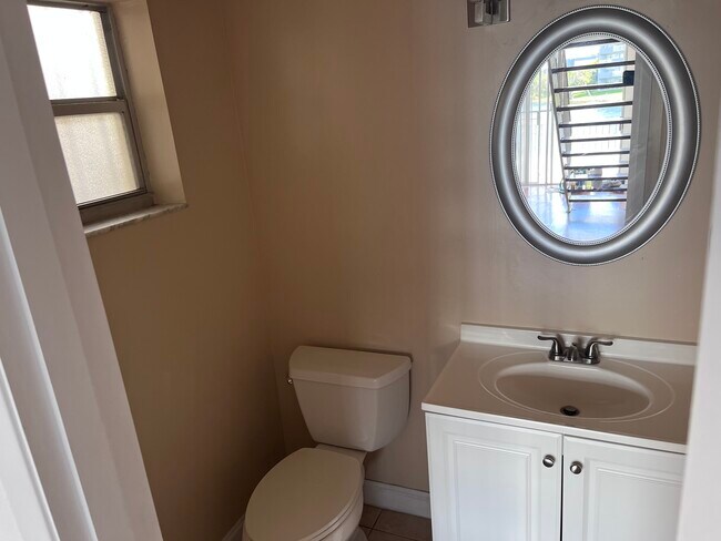 Guest Bath (1/2) - 9137 Fontainebleau Blvd