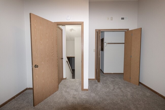 Building Photo - 3 Bed 2 bath Townhome