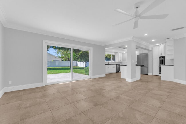 Building Photo - 1180 SW 17th St