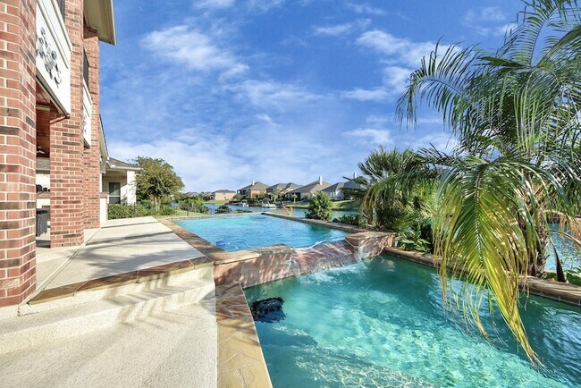 Building Photo - 17859 Camp Cove Dr