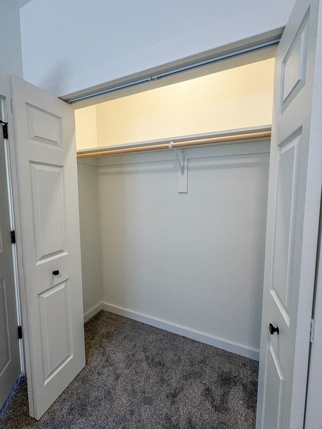 Building Photo - BRAND NEW Pet Friendly 2 bed/ 2 bath apartment!