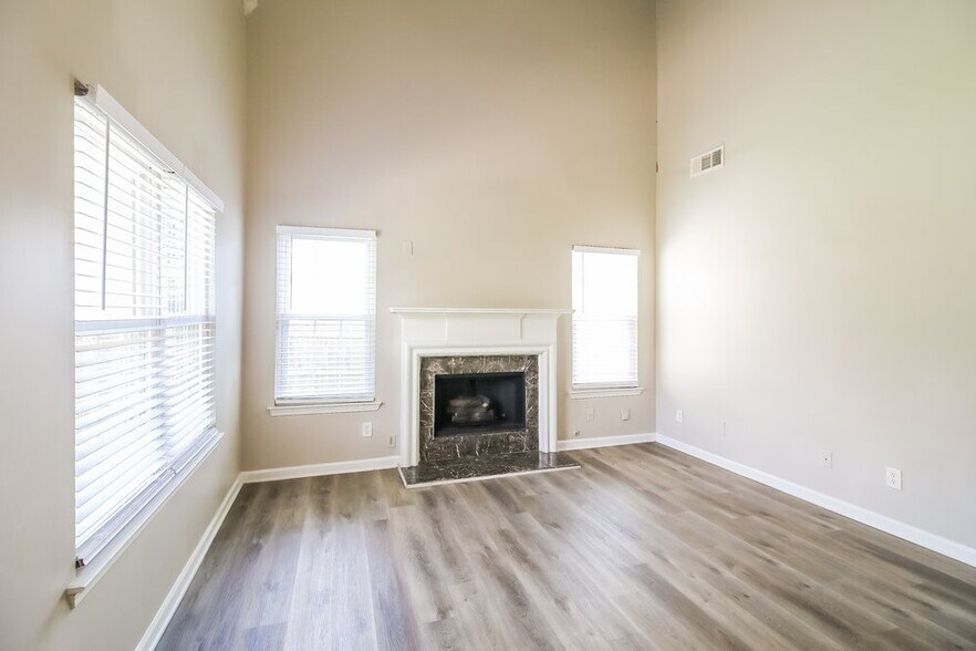 Building Photo - 213 Summer Hill Cir