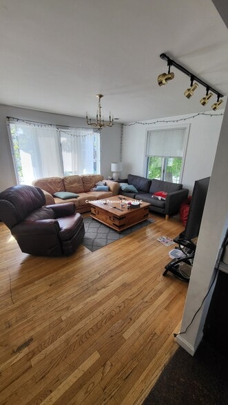 Primary Photo - 309 Beacon St