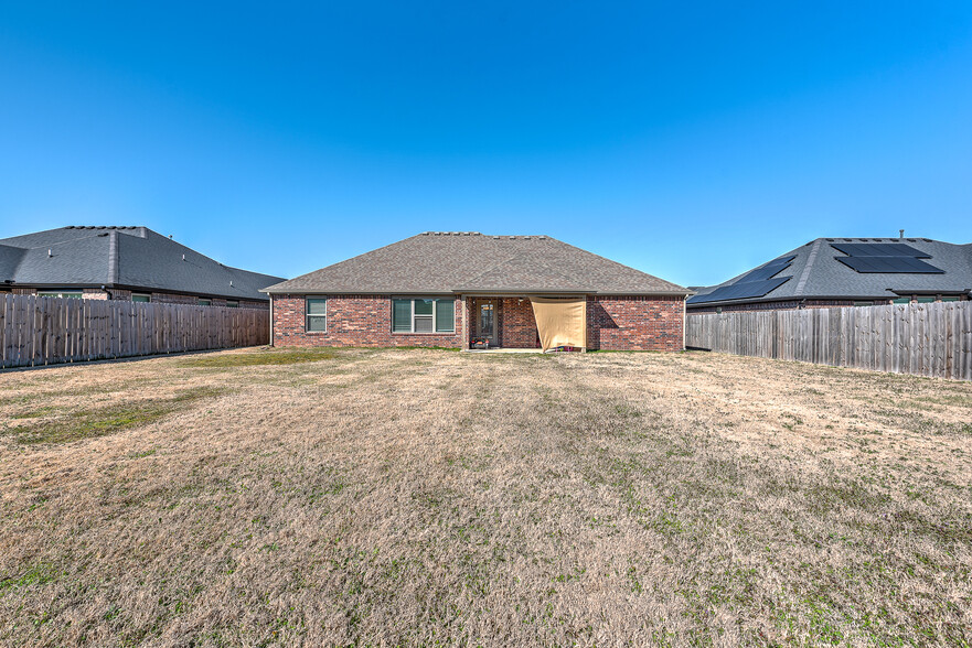 Building Photo - 1871 Sunrise Cir