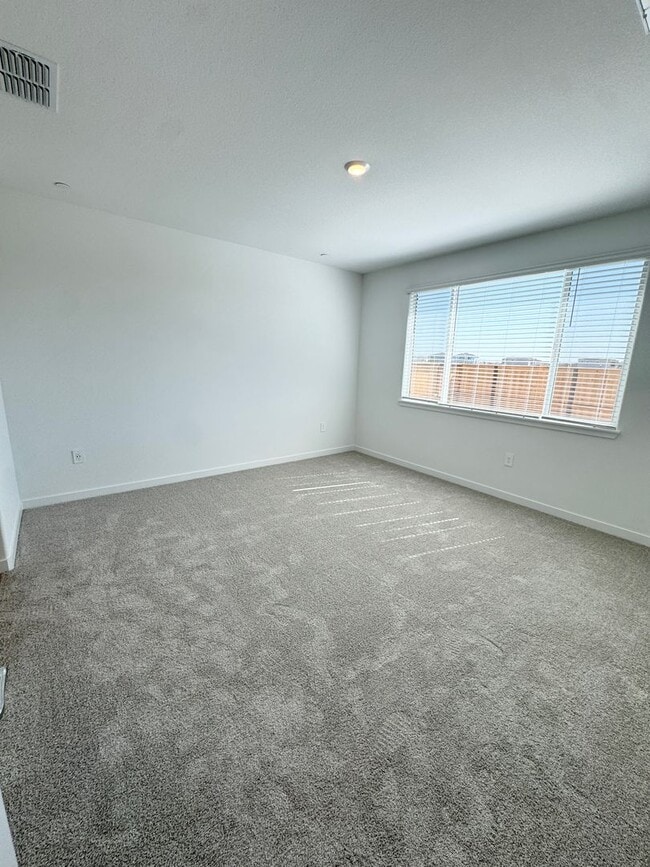 Building Photo - 5372 Island Yacht Wy