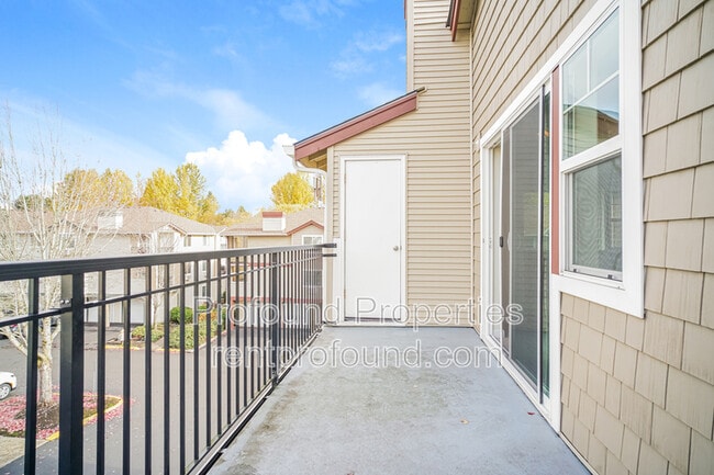 Building Photo - 760 NW 185th Ave