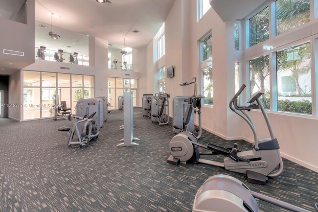 Amenities - 1900 N Bayshore Dr