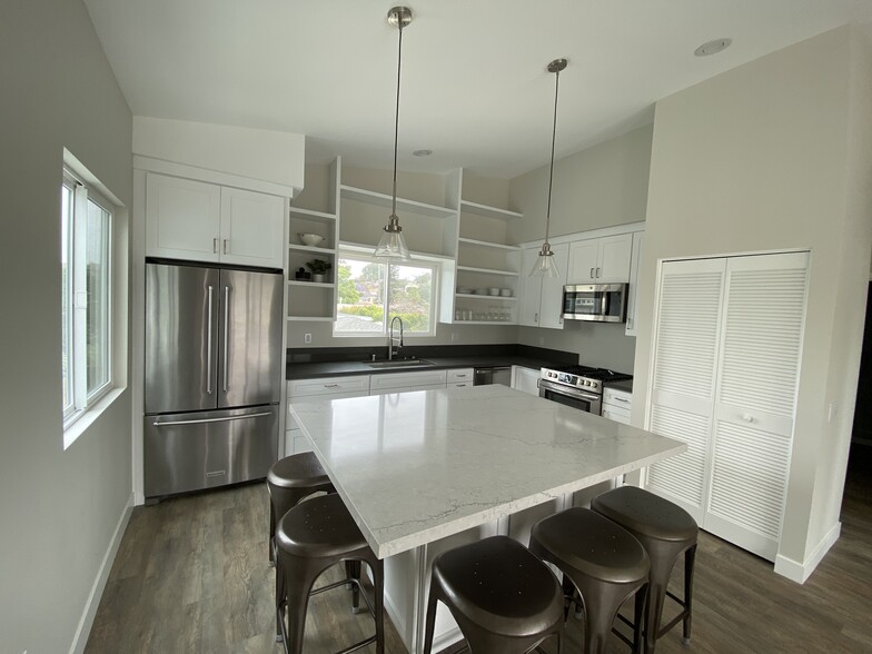 Kitchen - 3662 Quimby St